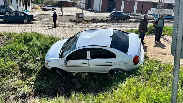 Çorum'da Otomobil Menfeze Düştü: 1 Yaralı