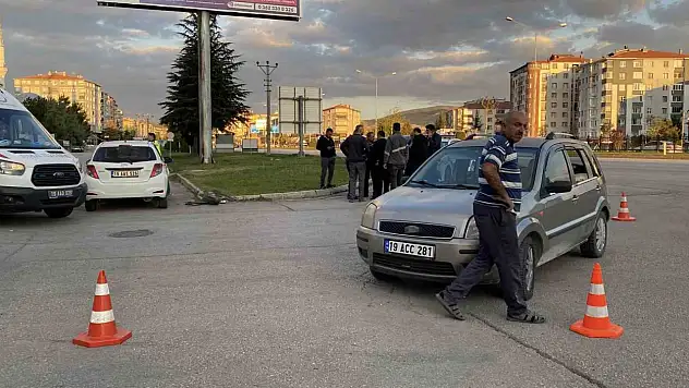 Çorum'da Otomobiller Çarpıştı: 2 Yaralı