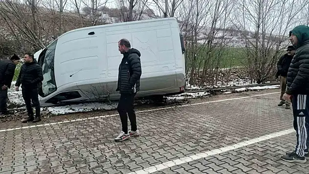Çorum'da Panelvan Araç Yan Yattı: 1 Yaralı