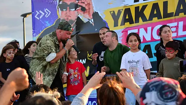 Çorum'da rap konserinde özel bireyler doyasıya eğlendi