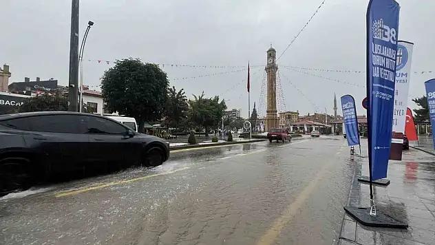 Çorum'da sağanak hayatı olumsuz etkiledi