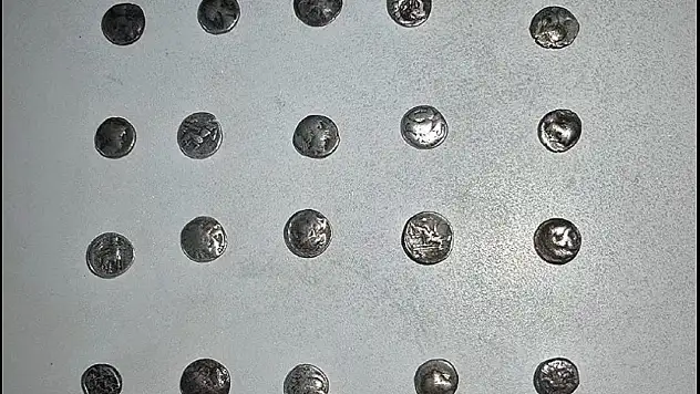 Çorum'da Şüpheli Araçtan 26 Adet Sikke Çıktı
