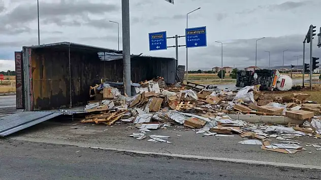 Çorum'da tır ile tankerin çarpıştı:2 yaralı