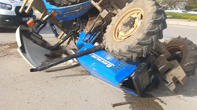 Çorum'da Traktör İle Ambulans Çarpıştı: 1 Yaralı