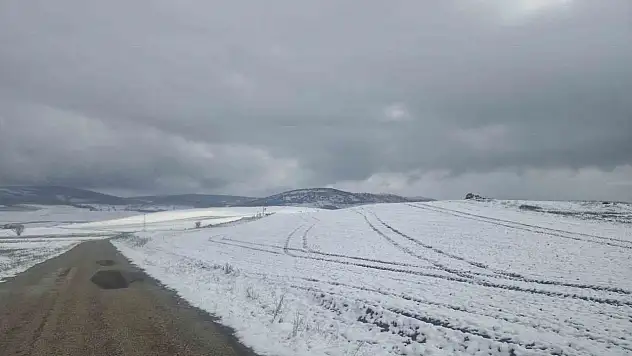 Çorum'da Yüksek Rakımlı Bölgeler Beyaza Büründü