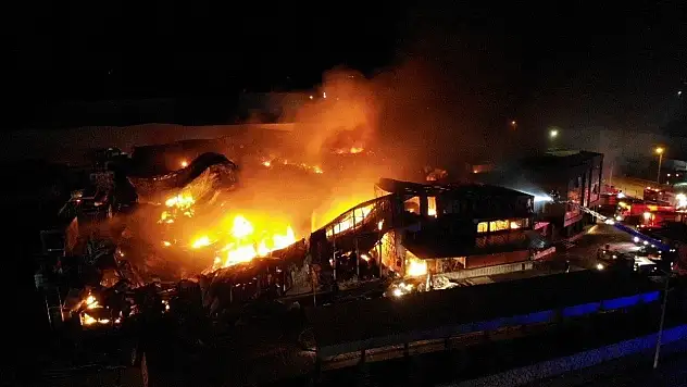 Çorum'daki Fabrika Yangını Havadan Görüntülendi