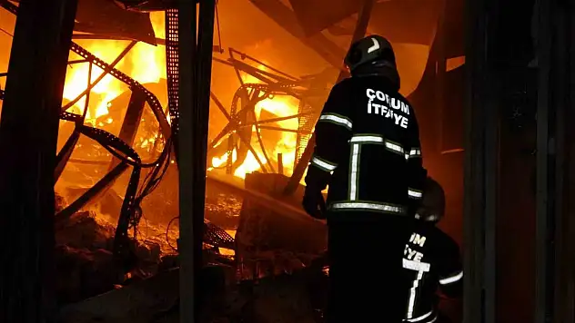 Çorum'daki Fabrika Yangını Kontrol Altına Alındı