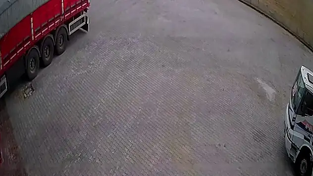 Çorum'daki Trafik Kazası Güvenlik Kamerasında