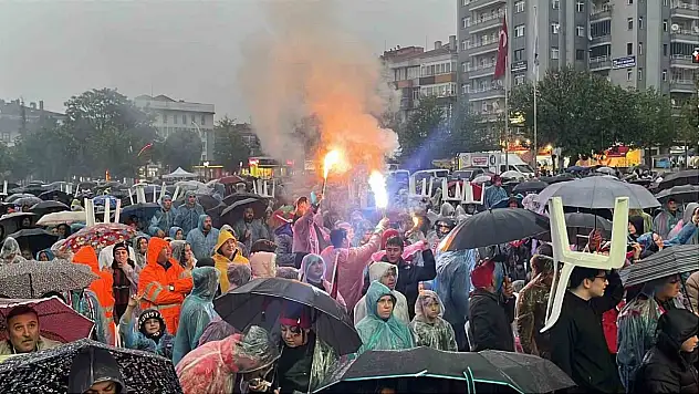 Çorum FK Taraftarları Final Maçını Yağmur Altında İzledi