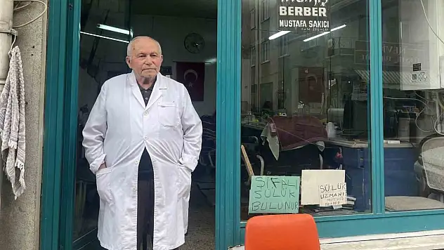 82 Yaşındaki Berber 66 Yıllık Mesleğine Devam Ediyor