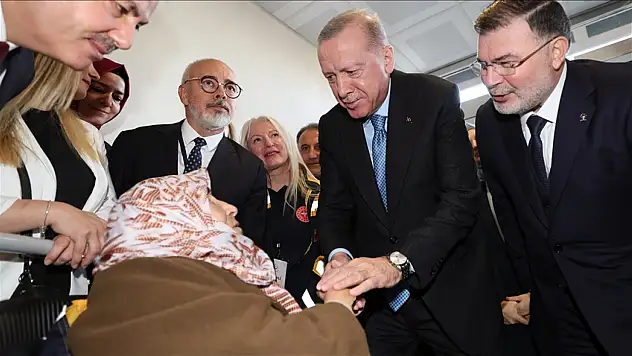 Cumhurbaşkanı Erdoğan, 102 Yaşındaki Gülsüm Sakallı İle Görüştü