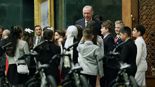 Cumhurbaşkanı Erdoğan Çocuklarla Bir Araya Geldi