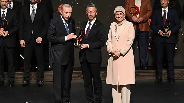 Cumhurbaşkanı Erdoğan'dan KARDEMİR'e 'Yılın Kurumsal Kan Bağışçısı' ödülünü