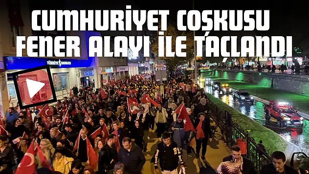 Cumhuriyet Coşkusu Fener Alayı İle Taçlandı