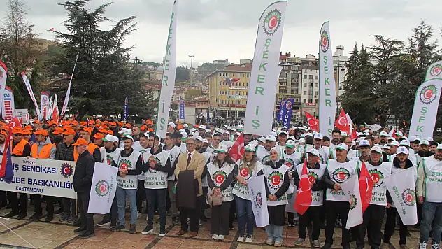 Cumhuriyet Meydanı'nda 1 Mayıs Coşkusu