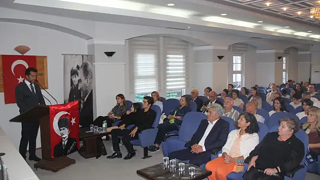 Cumhuriyetin Tozlu Rafları Konuşuldu