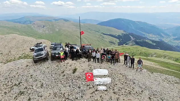 Dağın zirvesinde 15 Temmuz şehitlerini andılar