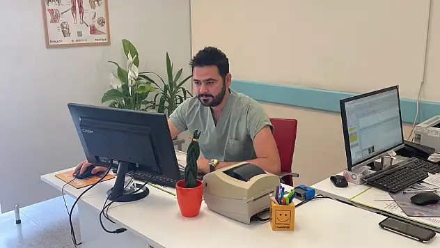 Değnekleri ile girdi yürüyerek çıktı