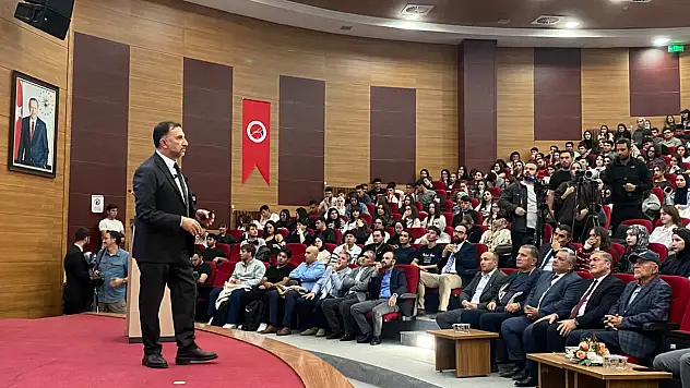Demiroğlu Gençlerle Buluştu