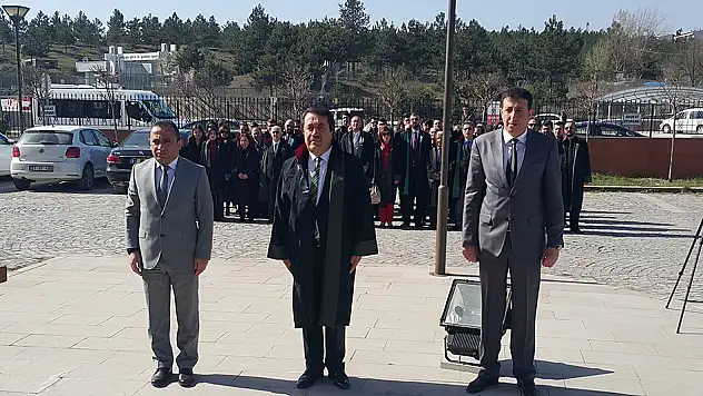 'Demokrasi insan fıtratına en uygun rejimdir'