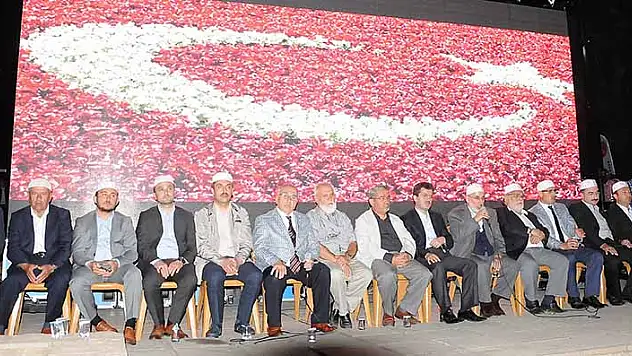 Demokrasi nöbetinde Kur'an ziyafeti