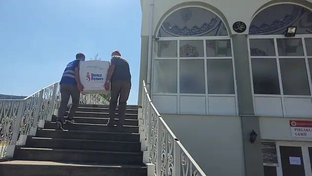 Deniz Feneri'nden 2 Bin 400 Çocuğa Anlamlı Hediye