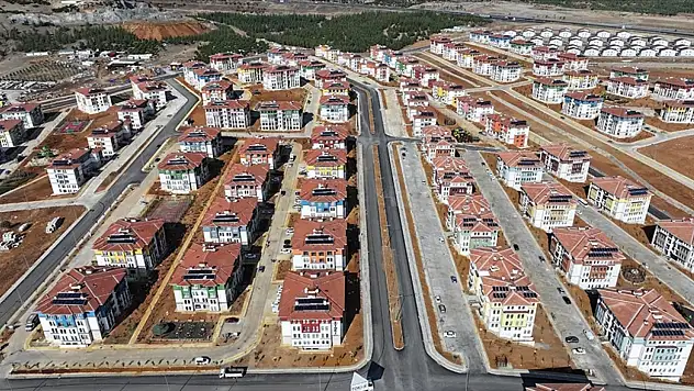 Deprem Konutlarının Anahtarları Teslim Edildi