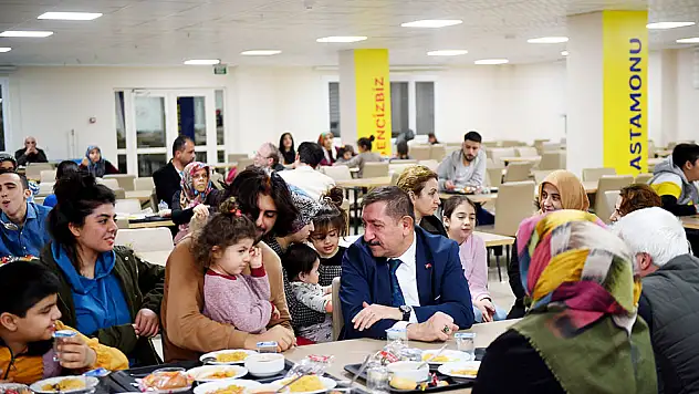 Depremzede aileleri ziyaret ettiler