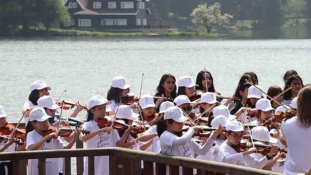 Depremzede Küçük Müzisyenlerden Bolu'da Keman Konseri