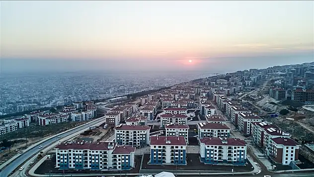 Depremzedelere Konut ve İş Yerleri Yıl Sonuna Kadar Teslim Edilecek