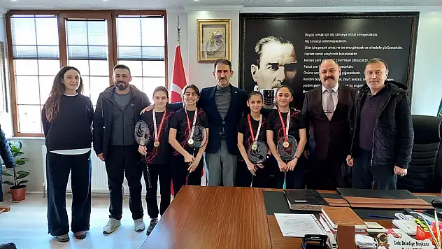 Derece Aldılar, Belediye Başkanını Ziyaret Ettiler