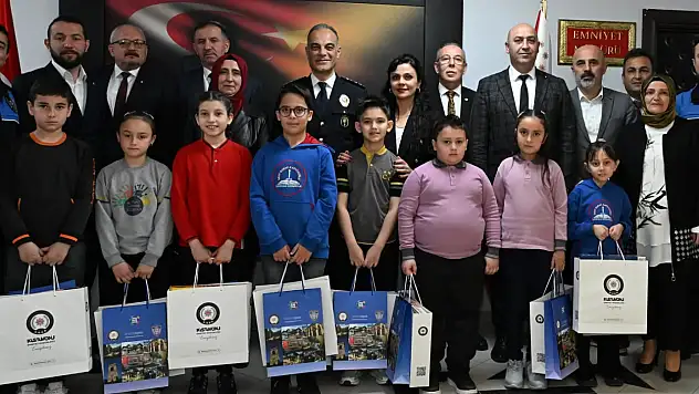 Dereceye Giren Öğrencilerden Emniyet Müdürlüğü'ne Ziyaret