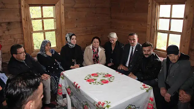 Deresökü'de Yangından Etkilenen Ailelere Destek