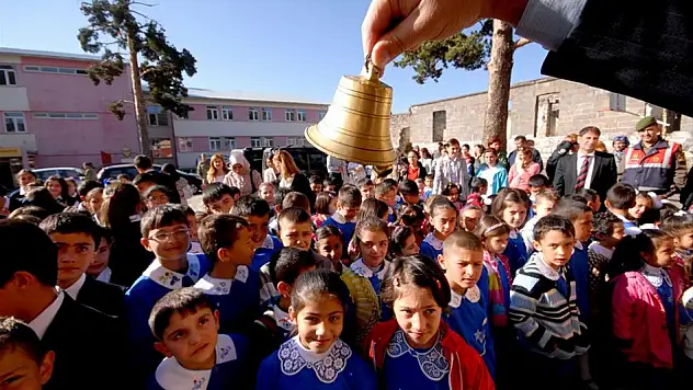 DERS ZİLİ ÇALDI