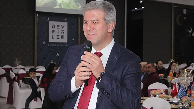Devr-i Alem, kendini tanıttı