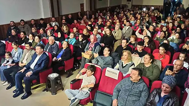 Devrek'te Düzenlenen Türk Halk Müziği Konseri Büyük İlgi Gördü