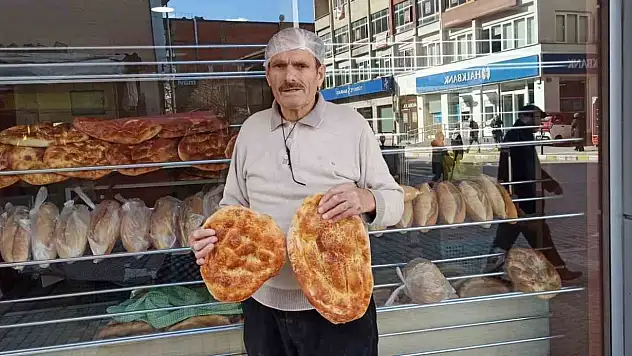 Devrek'te Ramazan Pidesi Vatandaşların Tüketimine Sunulmaya Başlandı