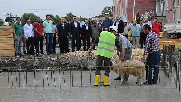 Devrekani'de yeni ortaokulun temeli atıldı