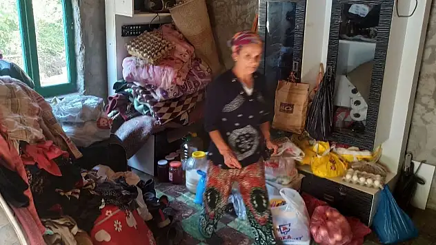 Yıkılmak Üzere Olan Evde Hayat Mücadelesi Veriyorlar