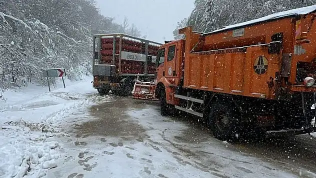 Tır Kaydı, Yol Ulaşıma Kapandı