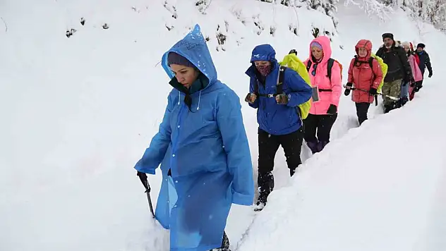 70 Santimetre Karda 9 Kilometre Yürüdü