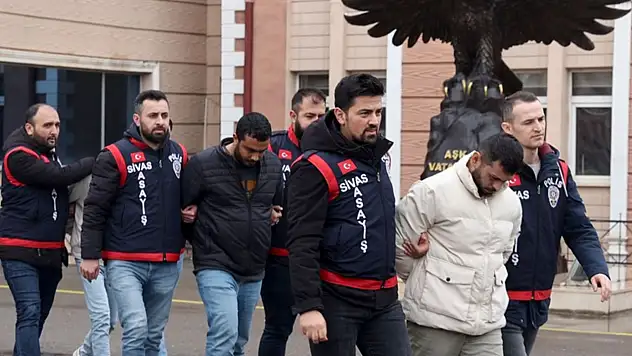 Dolandırıcılık Operasyonunda 4 Gözaltı