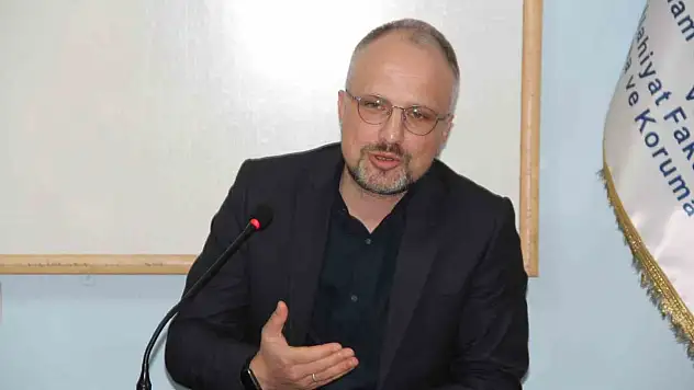 Dr. Topaloğlu: 'Günümüz Sözde Deistleri Sorumluktan Kaçtığı İçin Dini Reddediyor'