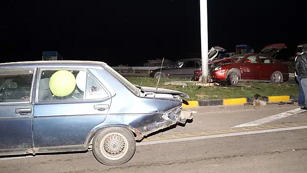 Düğün dönüşü kaza: 5 YARALI