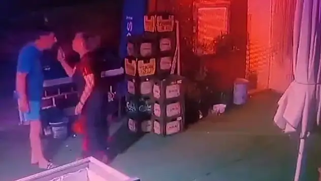 Dükkan ortasında kavga