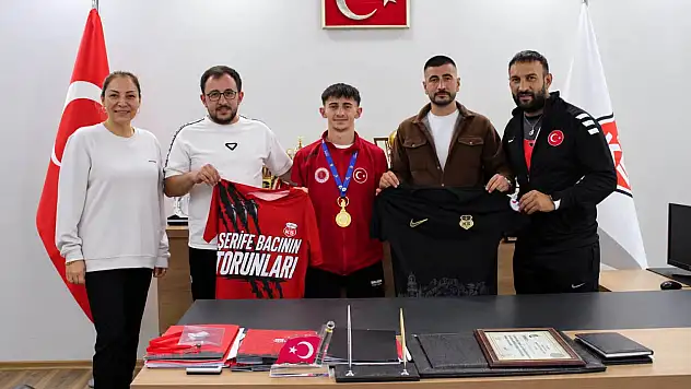 Dünya Şampiyonundan Moral Ziyareti