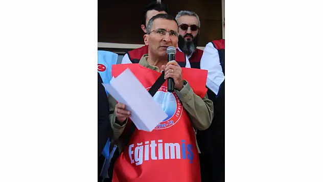 Eğitim-İş Şube Başkanı Ahmet Tevfik Bal 'Türk Ulusu, bir demokrasi geleneğine sahiptir'