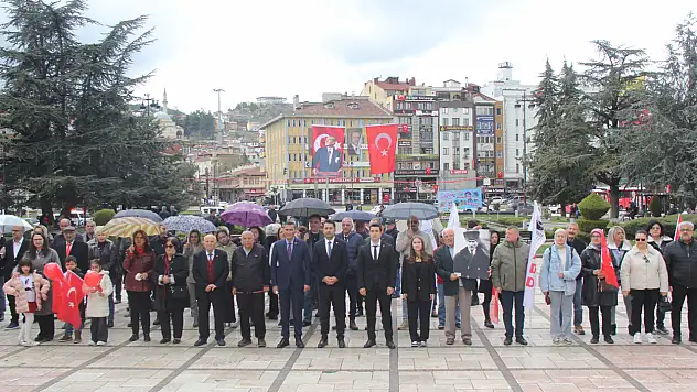 Eğitim-İş Ve ADD'den 23 Nisan Kutlaması