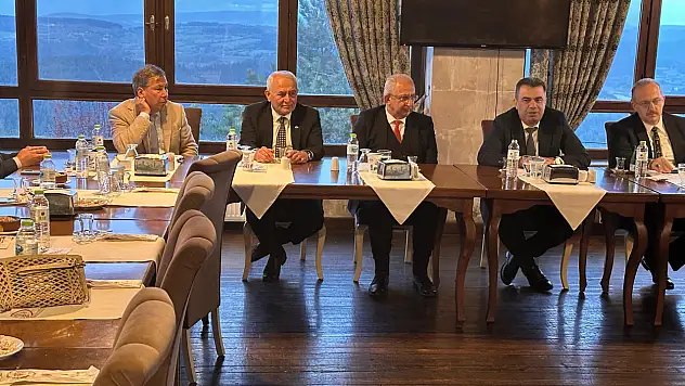 Eğitim Müfettişleri Başkanına Veda Yemeği Düzenlendi
