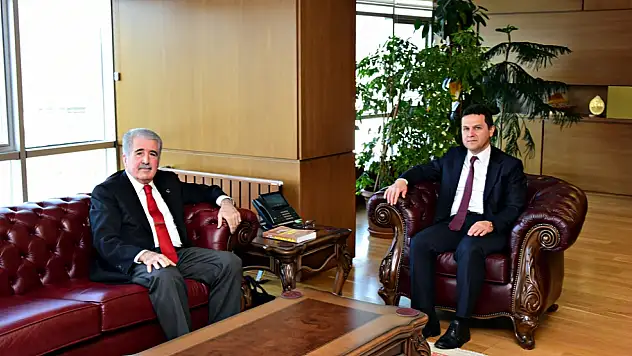 Eğitimci-Yazar Efendi Barutçu'dan Rektöre Ziyaret